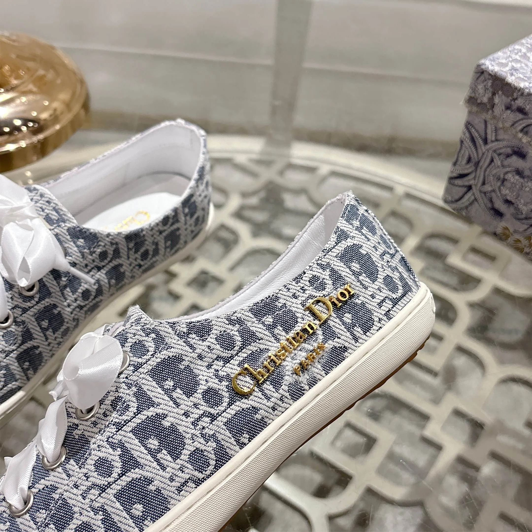 👟👟Ex-factory price 440👟👟 Dior ballet-style casual shoes, the same style as celebrities, satin fabric, breathable mesh lining, sheepskin for feet, wear-resistant rubber sole, size 35-40.